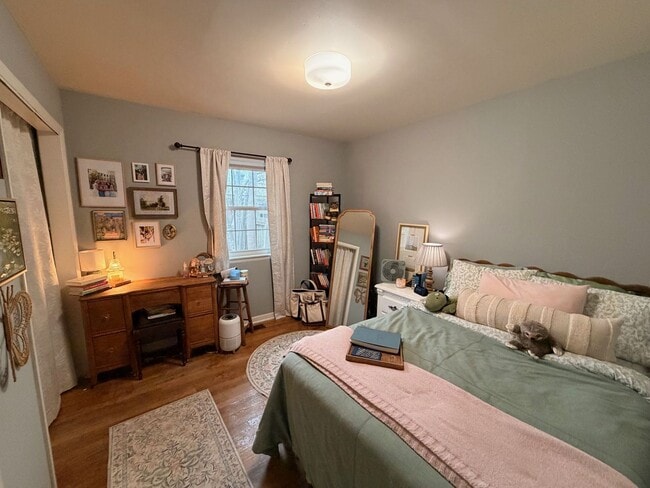 Building Photo - 4 bedroom 2 bath near U of A campus - a must see!