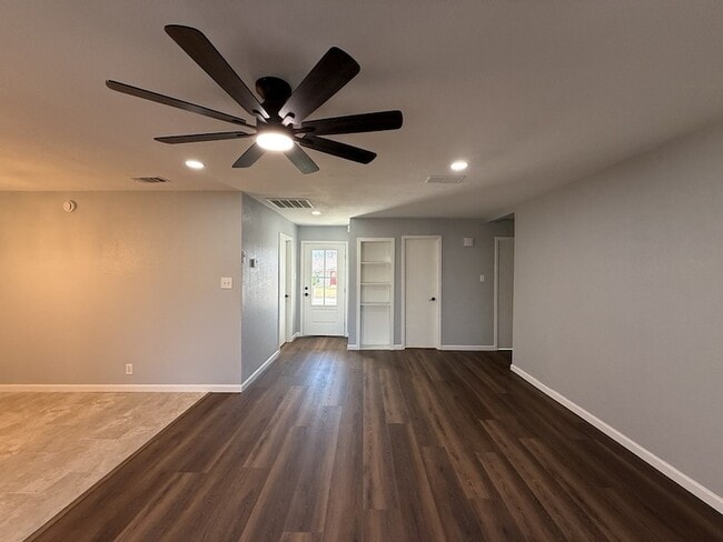 Building Photo - 6101 Melody Ln