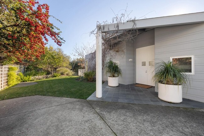 Building Photo - 20 Gilmartin Dr