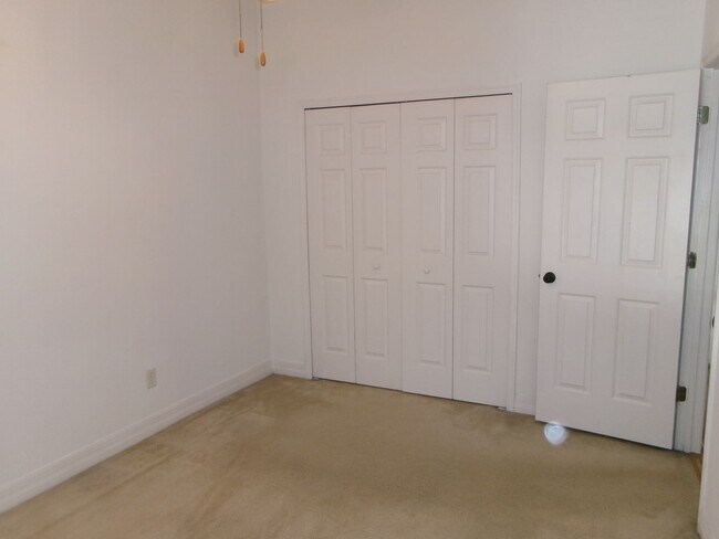 Building Photo - 12415 Lake Valley Dr