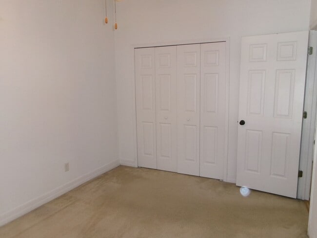 Building Photo - 4/2 on corner lot w/lake access