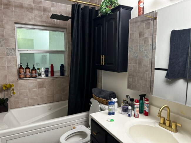 Building Photo - 1621 Sunkist Way