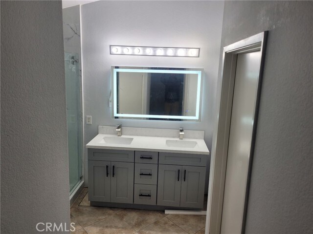 Building Photo - 18885 Oakview Way