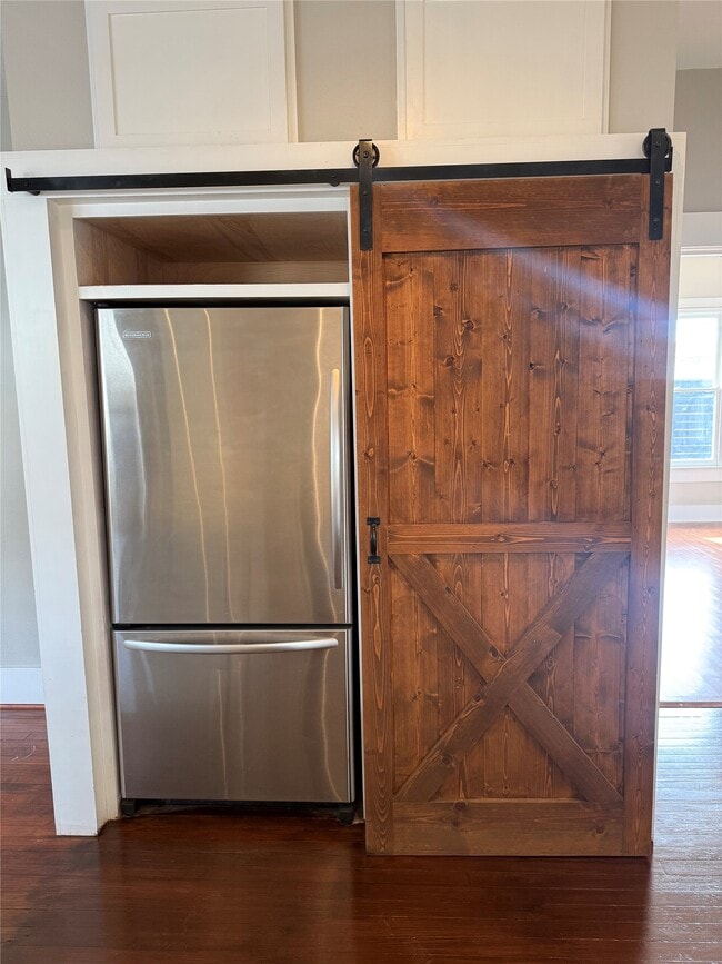 Building Photo - 305 Enid St