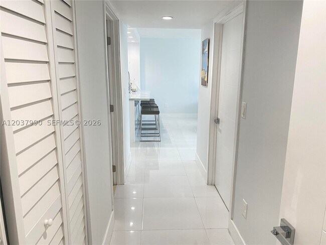 Building Photo - 6917 Collins Ave