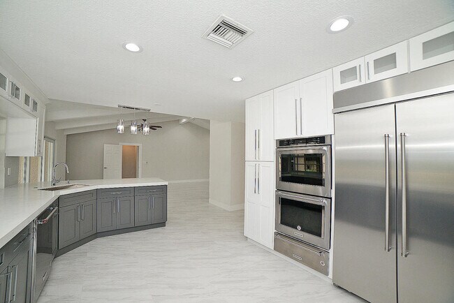 Building Photo - 6943 Giralda Cir