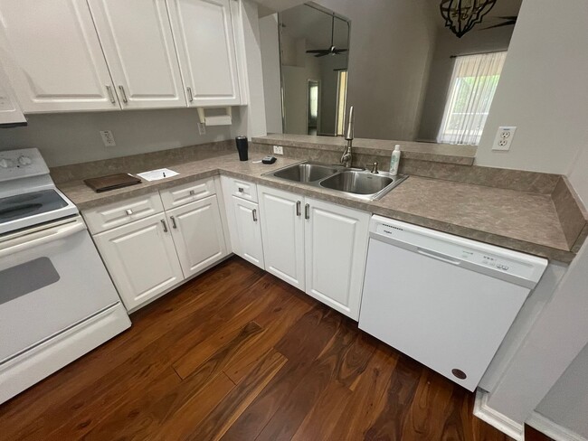 Building Photo - 5708 Greenwood Cir
