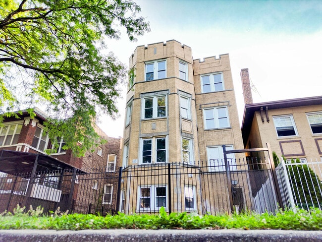 Building Photo - 7948 S Evans Ave