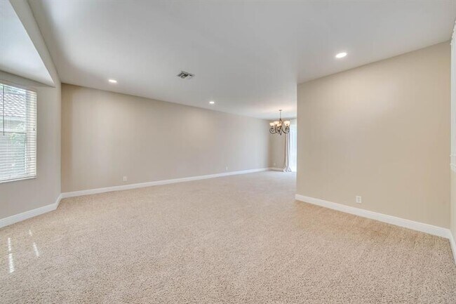 Building Photo - 558 Stonemont Dr