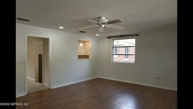 Building Photo - 1370 Labelle St