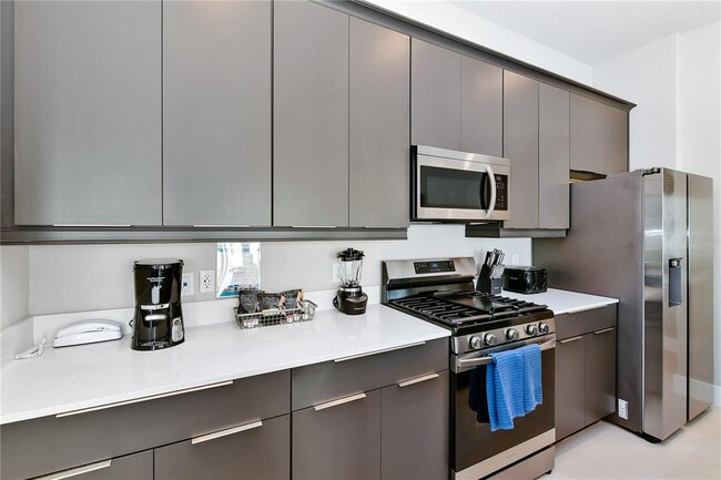 Building Photo - 7740 Sandy Ridge Dr