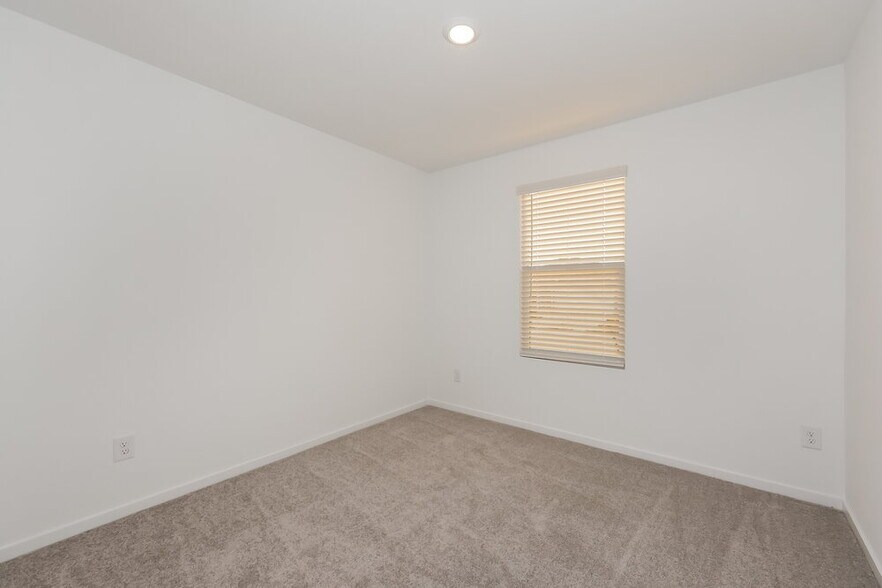 Building Photo - 2221 La Vis Ln