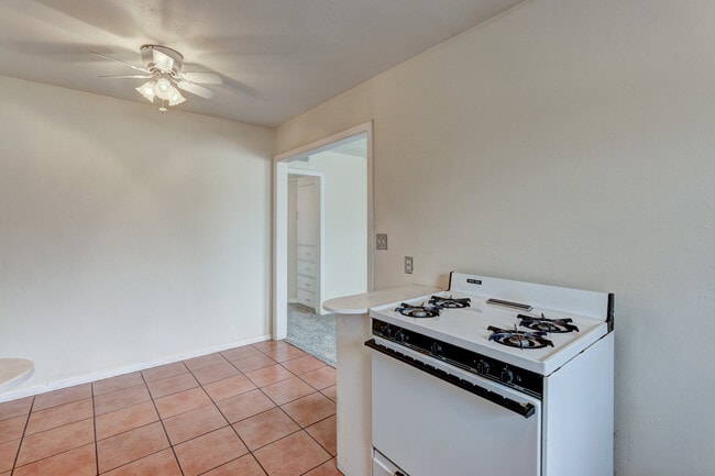 Building Photo - Welcome to the Bethany 2 Bedroom, a charmi...