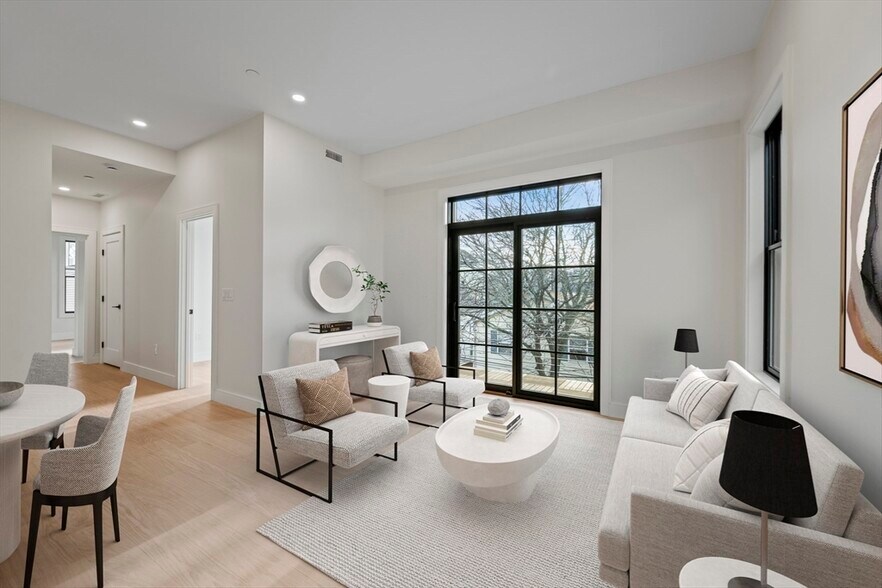 Building Photo - 224 W 9th St