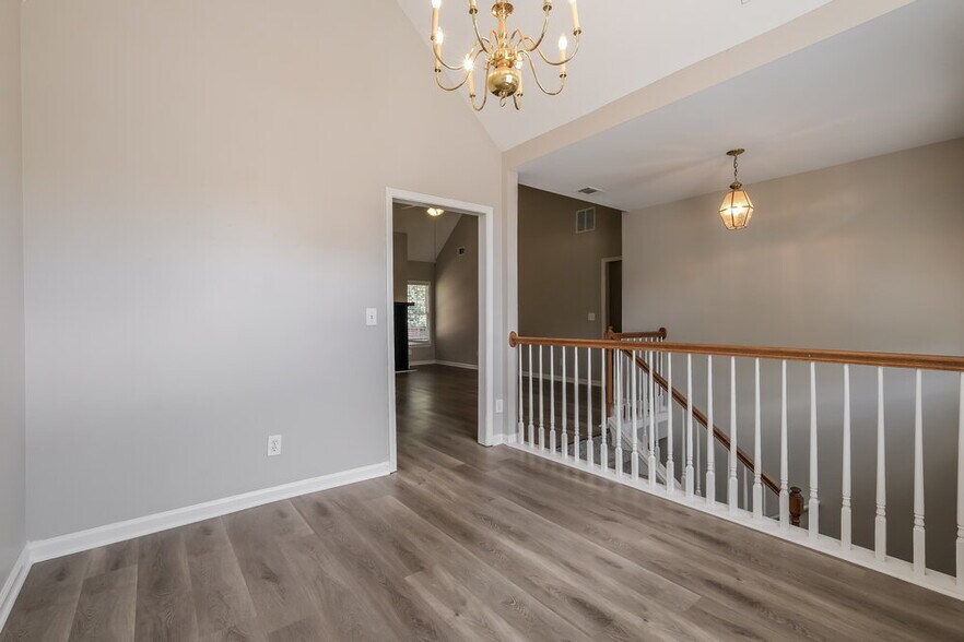 Building Photo - 605 Oxford Crest Ct NW