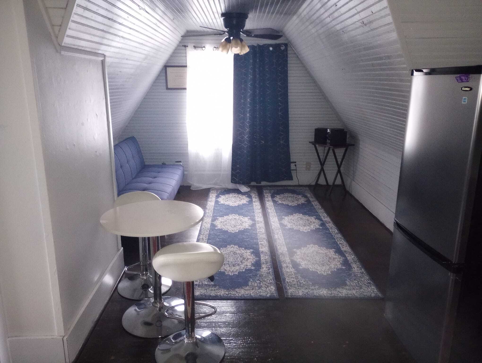 Building Photo - 805 N Leverett Ave