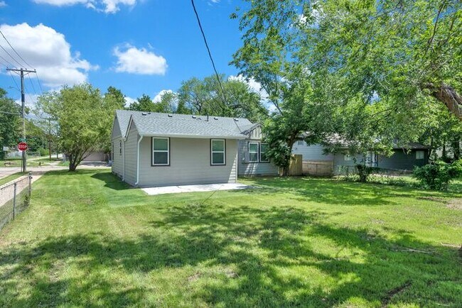 Building Photo - Stunning 3-Bedroom Home with Modern Upgrades in Tulsa