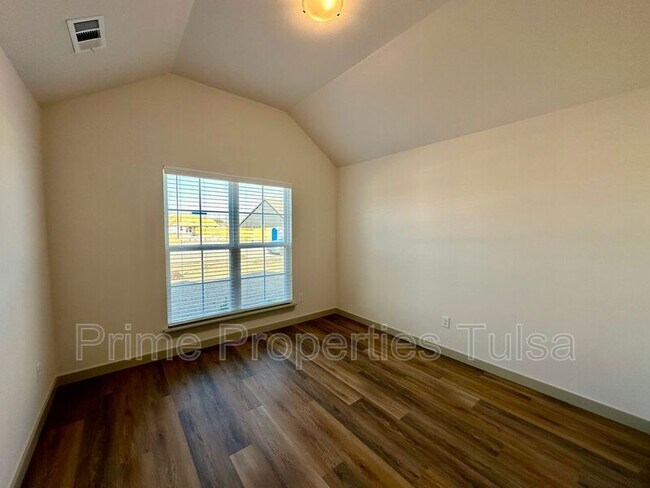 Building Photo - 13507 S 95th E Ave