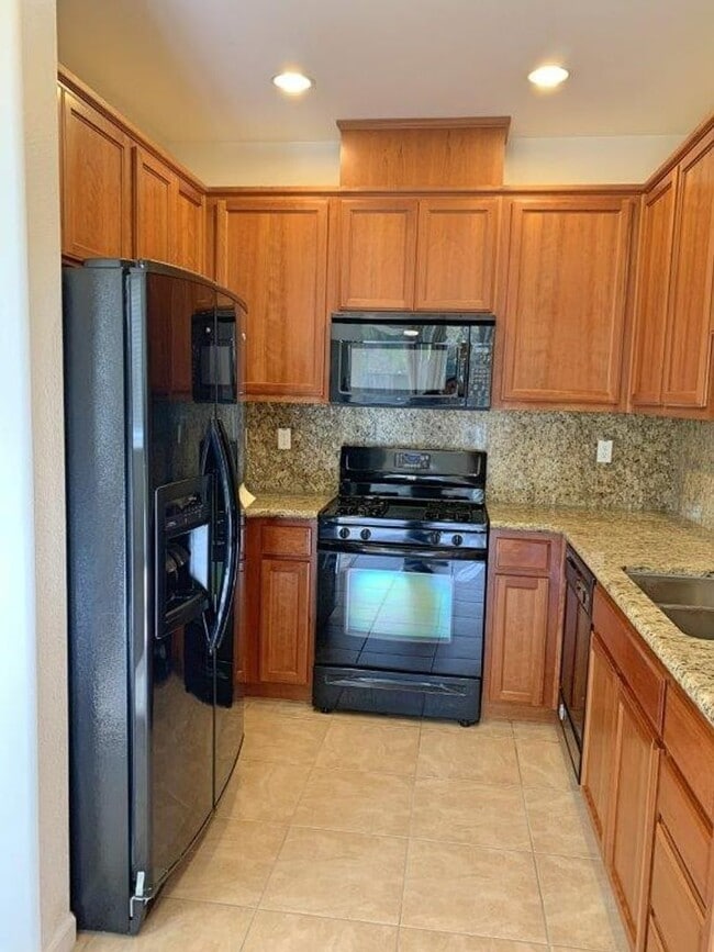 Building Photo - NEWER MODERN 3 BEDROOM VACAVILLE *STAR REN...