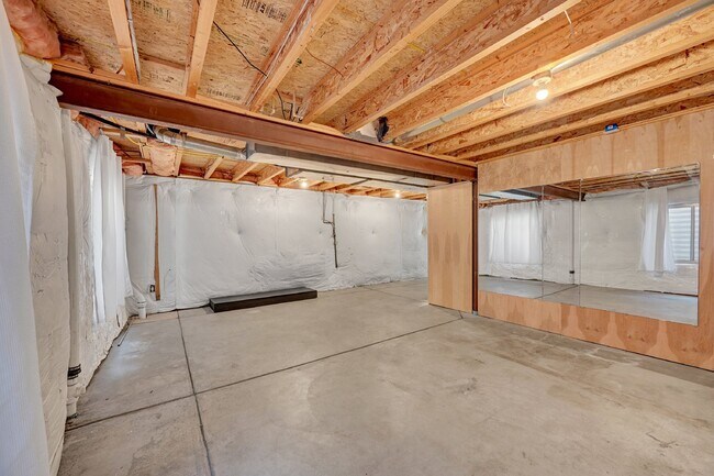 Building Photo - 2,940.95,  3-Bedroom, 1-bathroom Home In Erie with Stunning Backyard Space!