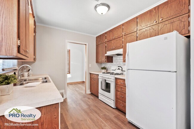 Building Photo - 3 Bedroom Home in North St. Paul