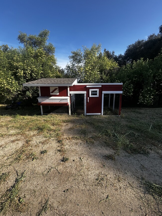 Building Photo - 1723 Buckman Springs Rd