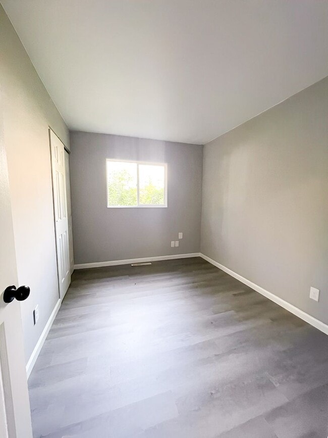 Building Photo - Charming 3-Bedroom Single-Family with New ...