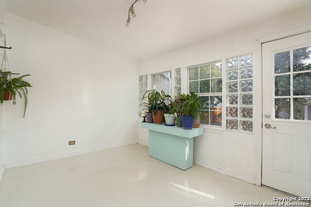 Building Photo - 242 Rosemont Dr