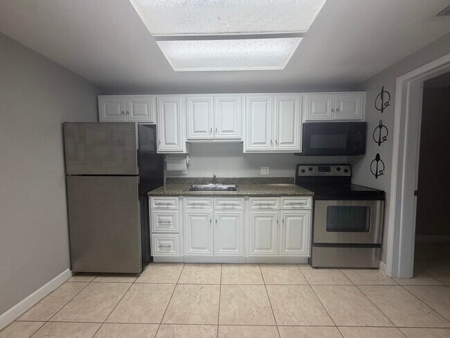 Building Photo - 7194 Southgate Blvd