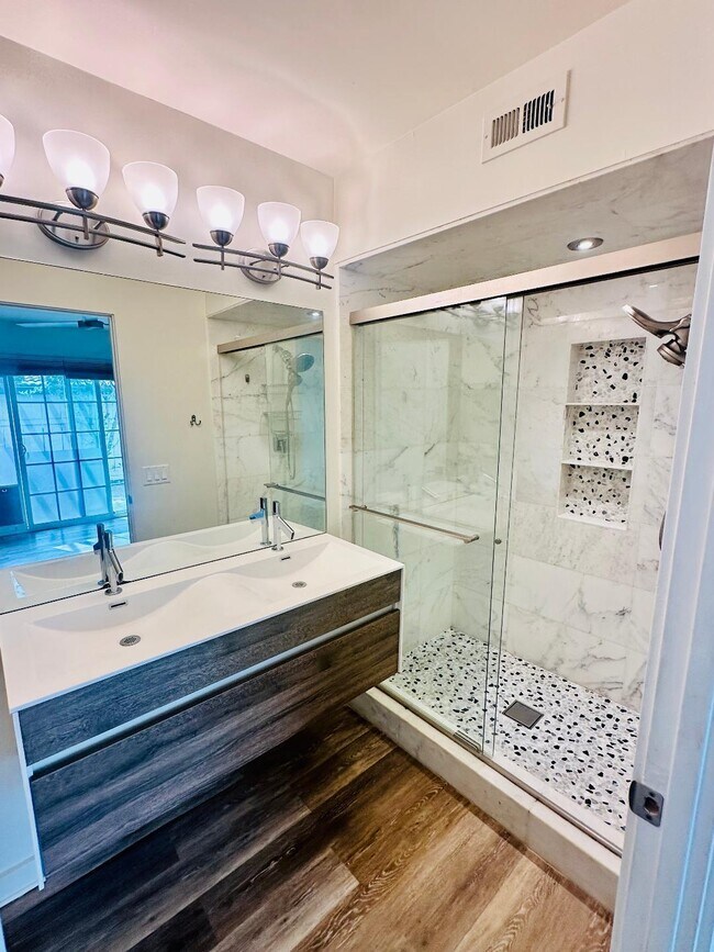 Building Photo - 73415 Shadow Mountain Dr