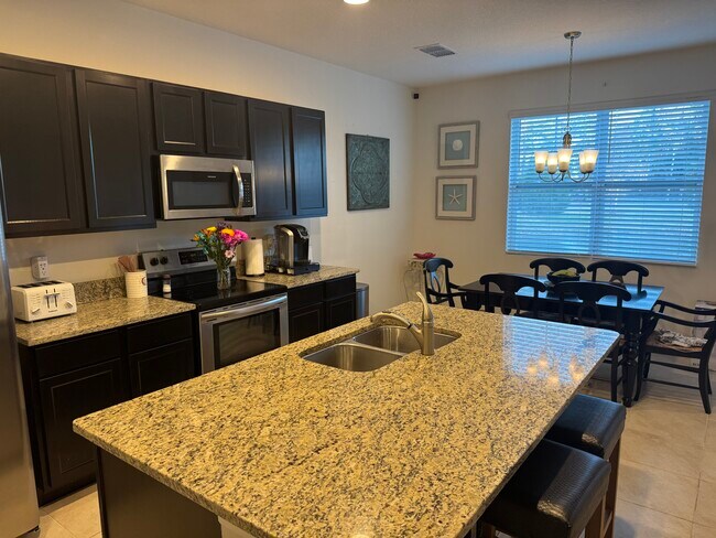 Building Photo - 1690 Coulter Ln