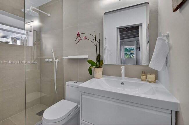 Building Photo - 3138 SW 15th St