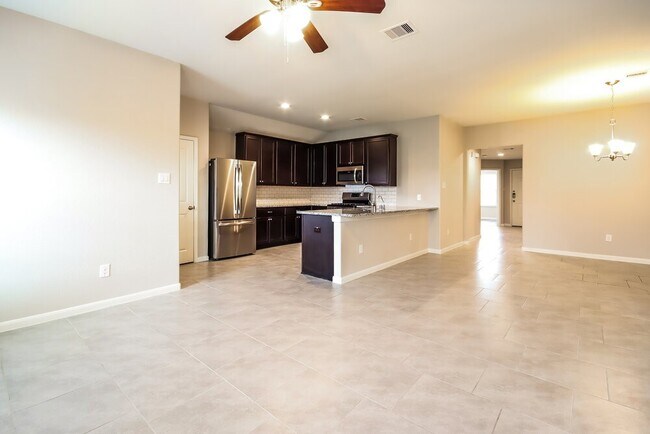 Building Photo - 622 Harvest Bluff Dr