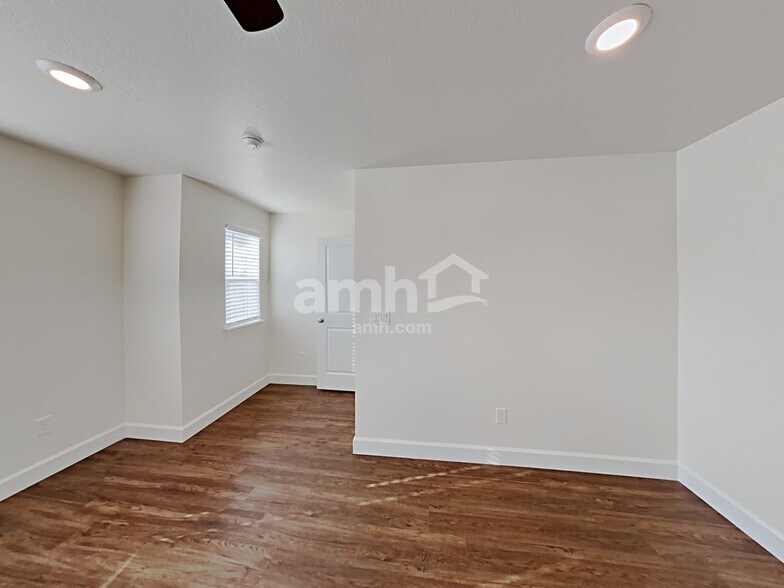 Building Photo - 2335 S Wild Horse Way