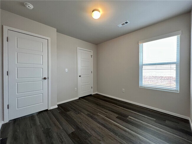 Building Photo - 3321 Red Tail Wy