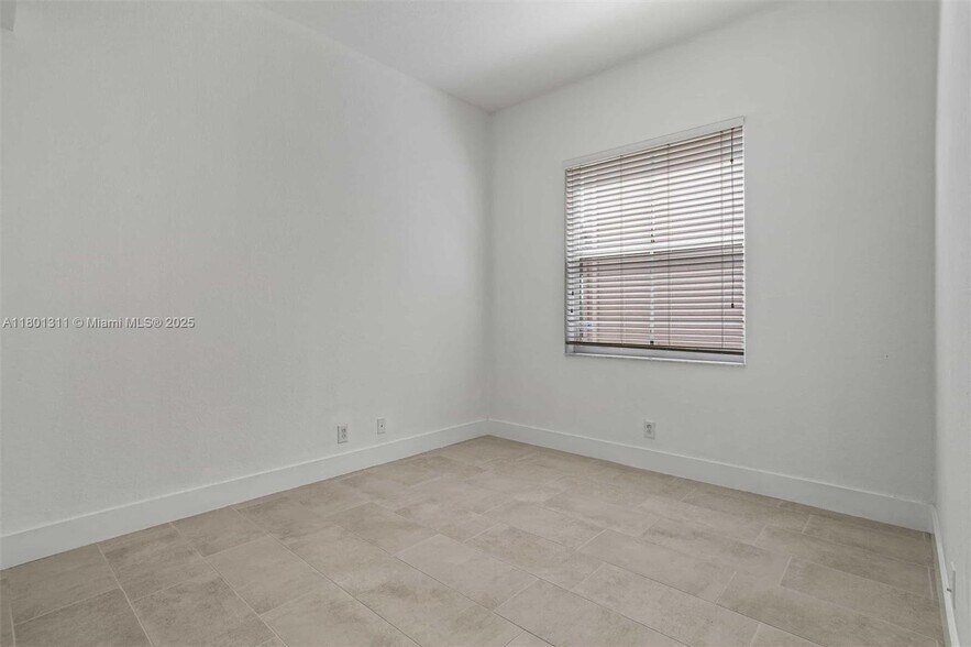 Building Photo - 1736 Aspen Ln