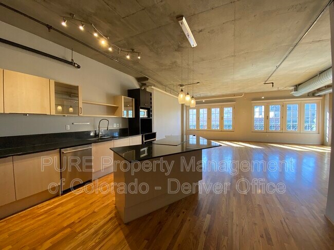 Building Photo - 1499 Blake St