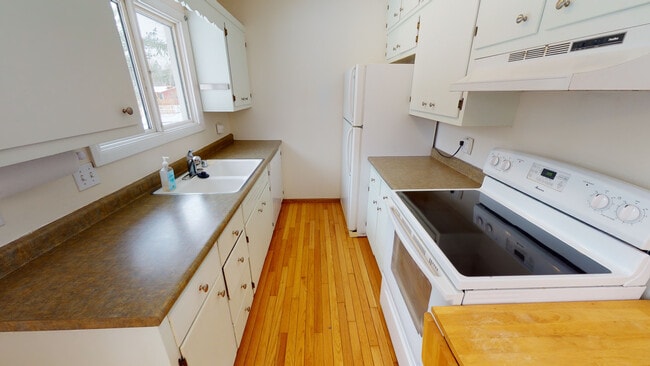 Building Photo - 5814 Meadowood Dr