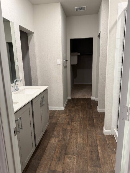 Building Photo - 104 Docile Lp