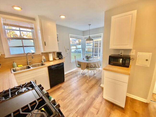 Building Photo - 2336 Canterbury Rd