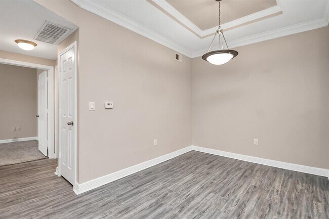 Building Photo - 3225 Woodland Park Dr