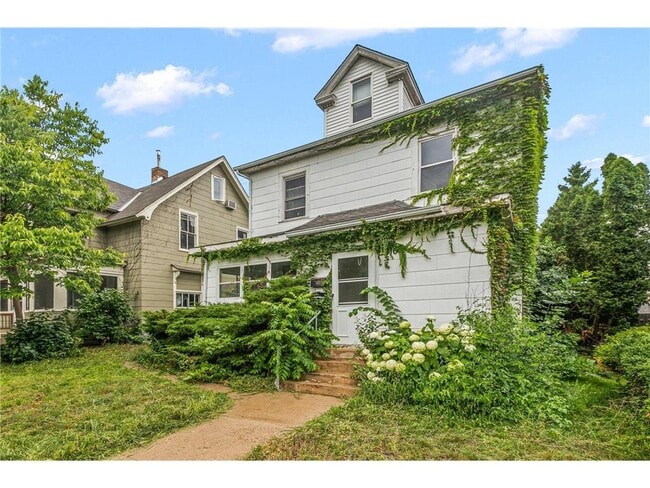 Building Photo - 2610 Dupont Ave S