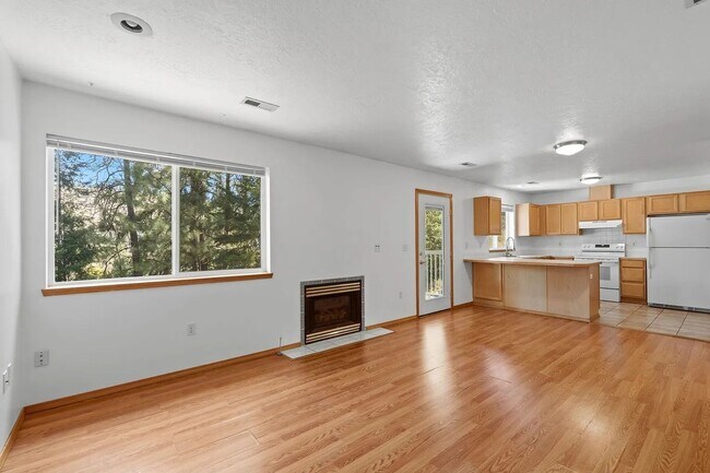 Building Photo - 1327 W Qualchan Dr