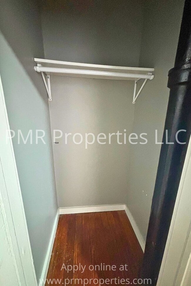 Building Photo - 2 Bedrooms / 1 Bathroom House