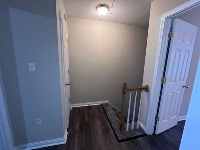 Building Photo - Oak Ridge 37830 - 2 bedroom, 2 bath townho...