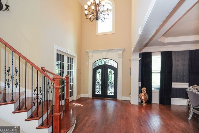 Building Photo - 2210 Spalding Dr