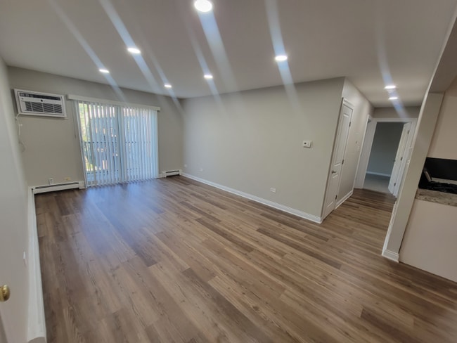 Building Photo - 428 E Bailey Rd