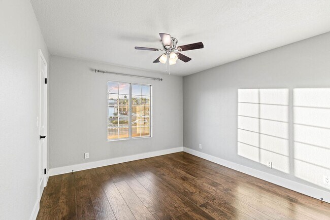 Building Photo - Gorgeous Renovated Condo in Guard Gated Neighborhood