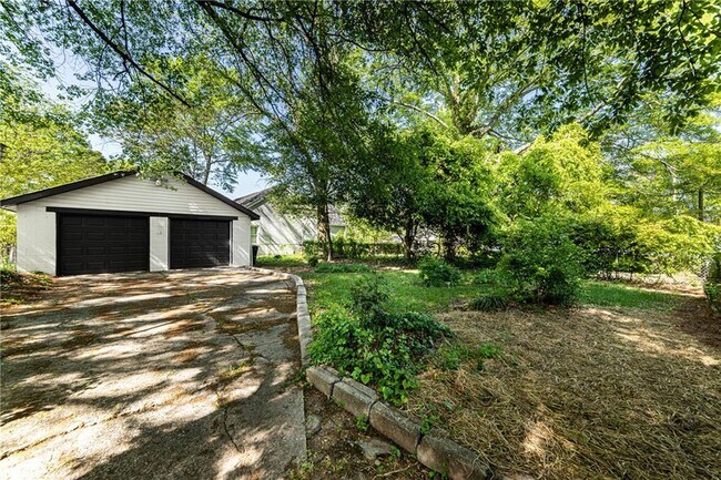 Building Photo - 1029 Katherwood Dr SW