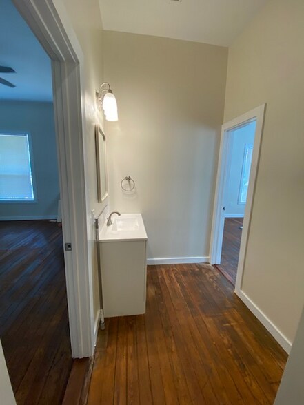 Building Photo - 1306 Calvit St